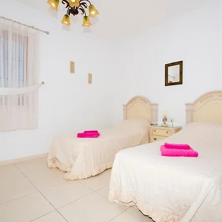 Puerto Del Carmen Sleeps 7 With Pool&wifi