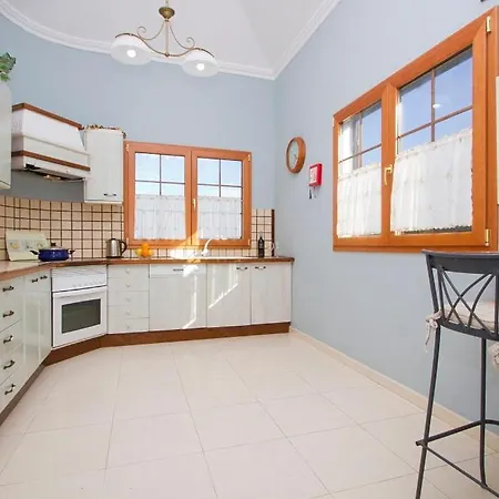 Villa Puerto Del Carmen Sleeps 7 With Pool&wifi *