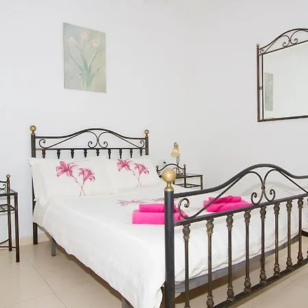 Puerto Del Carmen Sleeps 7 With Pool And Wifi * プエルト・デル・カルメン