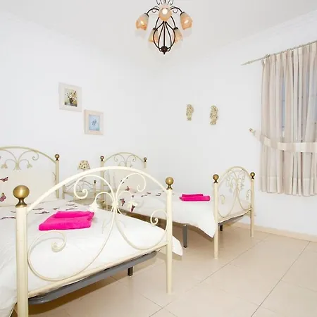 ヴィラ Puerto Del Carmen Sleeps 7 With Pool And Wifi *